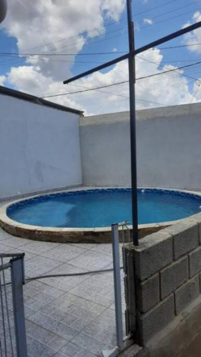 Casa com Piscina no Bairro do Cercado